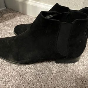 Black flat bootie